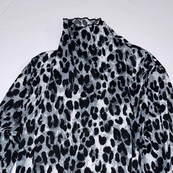 Leopard Print mock turtle neck Long Sleeve Top - Picture 7 of 9